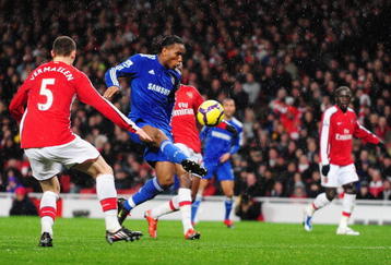 LONDON, ENGLAND - NOVEMBER 29:  Didier Drogba of Chelsea scores the opening goal during the Barclays Premier League match between Arsenal and Chelsea at the Emirates Stadium on November 29, 2009 in London, England.  (Photo by Mike Hewitt/Getty Images)