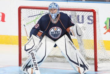 EDMONTON, CANADA - SEPTEMBER 16:  Goaltender Devan Dubnyk #40 of the Edmonton Oilers looks to make a save against the New York Islanders on September 16, 2009 at Rexall Place in Edmonton, Alberta, Canada. The Oilers won 3-2. (Photo by Dale MacMillan/Getty Images)