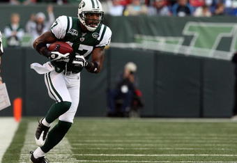 EAST RUTHERFORD, NJ - NOVEMBER 15:  Braylon Edwards #17 of the New York Jets runs the ball against the Jacksonville Jaguars on November 15, 2009 at Giants Stadium in East Rutherford, New Jersey. Jacksonville defeated the Jets 24-22.  (Photo by Jim McIsaac/Getty Images)