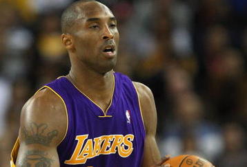 OAKLAND, CA - NOVEMBER 28:  Kobe Bryant #24 of the Los Angeles Lakers in action against the Golden State Warriors during an NBA game at Oracle Arena on November 28, 2009 in Oakland, California.  NOTE TO USER: User expressly acknowledges and agrees that, by downloading and/or using this Photograph, user is consenting to the terms and conditions of the Getty Images License Agreement.  (Photo by Jed Jacobsohn/Getty Images)