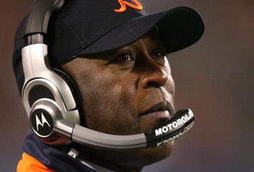CHICAGO - NOVEMBER 22: Head coach Lovie Smith of the Chicago Bears looks on against the Philadelphia Eagles at Soldier Field on November 22, 2009 in Chicago, Illinois.  (Photo by Jonathan Daniel/Getty Images)