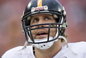 KANSAS CITY, MO - NOVEMBER 22:  Quarterback Ben Roethlisberger #7 of the Pittsburgh Steelers watches a replay during NFL action against the Kansas City Chiefs at Arrowhead Stadium on November 22, 2009 in Kansas City, Missouri.  The Chiefs defeated the Steelers 27-24.  (Photo by Wesley Hitt/Getty Images)