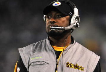 BALTIMORE - NOVEMBER 29:  Head coach Mike Tomlin of the Pittsburgh Steelers watches the action during the game against the  Baltimore Ravens at M&T Bank Stadium on November 29, 2009 in Baltimore, Maryland. The Ravens defeated the Steelers 20-17. (Photo by Larry French/Getty Images)