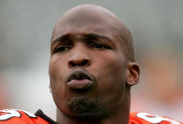 OAKLAND, CA - NOVEMBER 22:  Chad Ochocinco #85 of the Cincinnati Bengals warms up before their game against the Oakland Raiders at Oakland-Alameda County Coliseum on November 22, 2009 in Oakland, California.  (Photo by Ezra Shaw/Getty Images)
