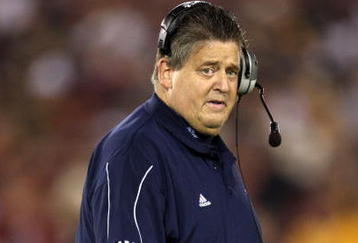 LOS ANGELES, CA - NOVEMBER 29:  Notre Dame Fighting Irish head coach Charlie Weis looks on during the first half against the USC Trojans at the Memorial Coliseum on November 29, 2008 in Los Angeles, California.  (Photo by Jeff Gross/Getty Images)