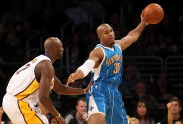 LOS ANGELES, CA - NOVEMBER 08:  David West #30 of the New Orleans Hornets controls the ball against Lamar Odom #7 of the Los Angeles Lakers on November 8, 2009 at Staples Center in Los Angeles, California. The Lakers won 104-88.  NOTE TO USER: User expressly acknowledges and agrees that, by downloading and/or using this Photograph, user is consenting to the terms and conditions of the Getty Images License Agreement.  (Photo by Stephen Dunn/Getty Images)