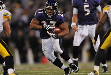 BALTIMORE - NOVEMBER 29:  Ray Rice #27 of the Baltimore Ravens runs the ball towards the center of the hashmarks in overtime to help set up the winning kick  against the Pittsburgh Steelers at M&T Bank Stadium on November 29, 2009 in Baltimore, Maryland. The Ravens defeated the Steelers 20-17. (Photo by Larry French/Getty Images)