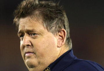 LOS ANGELES, CA - NOVEMBER 29:  Notre Dame Fighting Irish head coach Charlie Weis looks on during the second half against the USC Trojans at the Memorial Coliseum on November 29, 2008 in Los Angeles, California. USC defeated Notre Dame 38-3.  (Photo by Jeff Gross/Getty Images)