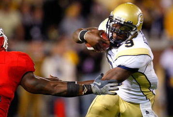 ATLANTA - NOVEMBER 28:  Akeem Dent #51 of the Georgia Bulldogs tackles quarterback Josh Nesbitt #9 of the Georgia Tech Yellow Jackets at Bobby Dodd Stadium on November 28, 2009 in Atlanta, Georgia.  (Photo by Kevin C. Cox/Getty Images)