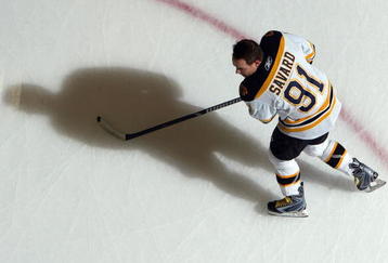 UNIONDALE, NY - APRIL 12:  Marc Savard #91 of the Boston Bruins warms up before playing the New York Islanders on April 12, 2009 at Nassau Coliseum in Uniondale, New York.  (Photo by Jim McIsaac/Getty Images)