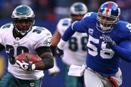 EAST RUTHERFORD, NJ - DECEMBER 07: Brian Westbrook #36 of the Philadelphia Eagles runs for a touchdown as Antonio Pierce #58 of The New York Giants gives chase in the fourth qurter of their game on December 7, 2008 at Giants Stadium in East Rutherford, New Jersey. (Photo by Al Bello/Getty Images)