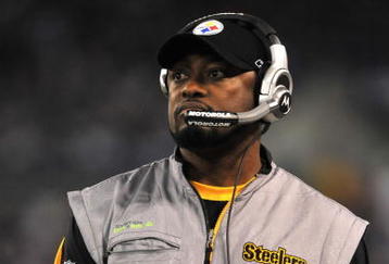 BALTIMORE - NOVEMBER 29:  Head coach Mike Tomlin of the Pittsburgh Steelers watches the action during the game against the  Baltimore Ravens at M&T Bank Stadium on November 29, 2009 in Baltimore, Maryland. The Ravens defeated the Steelers 20-17. (Photo by Larry French/Getty Images)