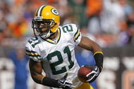 CLEVELAND, OH - OCTOBER 25: Charles Woodson #21 of the Green Bay Packers returns an interception against the Cleveland Browns at Cleveland Browns Stadium on October 25, 2009 in Cleveland, Ohio. (Photo by Matt Sullivan/Getty Images)