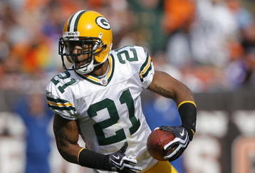 CLEVELAND, OH - OCTOBER 25:  Charles Woodson #21 of the Green Bay Packers returns an interception against the Cleveland Browns at Cleveland Browns Stadium on October 25, 2009 in Cleveland, Ohio.  (Photo by Matt Sullivan/Getty Images)