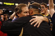 NEW ORLEANS - NOVEMBER 30: Head coach Bill Belichick of the New England Patriots congratulates head coach Sean Payton of the New Orleans Saints after the Saints won 38-17 at Louisana Superdome on November 30, 2009 in New Orleans, Louisiana. (Photo by Scott Halleran/Getty Images)