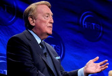BEVERLY HILLS, CA - NOVEMBER 10:  Voice of the Los Angeles Dodgers Vin Scully speaks at the Hollywood Radio & Television Society Newsmaker Lunheon at the Beverly Wilshire Hotel  on November 10, 2009 in Beverly Hills, California.  (Photo by Michael Buckner/Getty Images)
