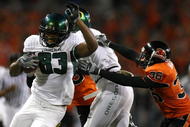 CORVALLIS, OR - NOVEMBER 29:  Ed Dickson #83 of the Oregon Ducks runs for a touchdown against Brandon Hughes #36 of the Oregon State Beavers at Reser Stadium on November 29, 2008 in Corvalis, Oregon.  (Photo by Jonathan Ferrey/Getty Images)
