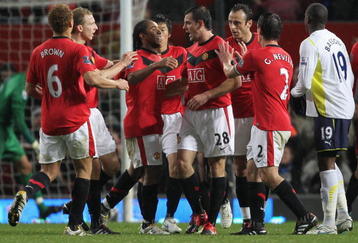MANCHESTER, ENGLAND - DECEMBER 01:  Darron Gibson of Manchester United is congratulated by his team mates after scoring the opening goal during the Carling Cup Quarter Final match between Manchester United and Tottenham Hotspur at Old Trafford on December 1, 2009 in Manchester, England.  (Photo by Alex Livesey/Getty Images)