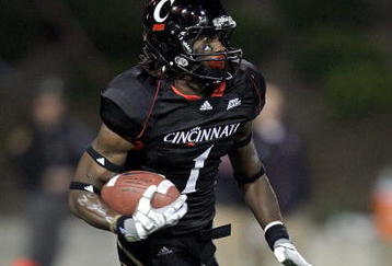CINCINNATI - NOVEMBER 07:  Mardy Gilyard #1 of the Cincinnati Bearcats runs with the ball against the Connecticut Huskies during the Big East Conference game at Nippert Stadium on November 7, 2009 in Cincinnati, Ohio.  (Photo by Andy Lyons/Getty Images)