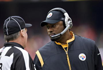 KANSAS CITY, MO - NOVEMBER 22: Head Coach Mike Tomlin of the Pittsburgh Steelers talks with a referee against the Kansas City Chiefs at Arrowhead Stadium on November 22, 2009 in Kansas City, Missouri.  The Chiefs defeated the Steelers 27-24.  (Photo by Wesley Hitt/Getty Images)