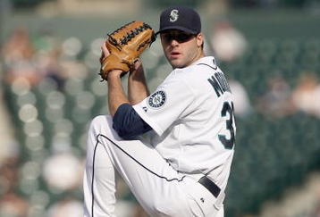 SEATTLE - SEPTEMBER 17:  Brandon Morrow #35 of the Seattle Mariners pitches during the game against the Chicago White Sox on September 17, 2009 at Safeco Field in Seattle, Washington. (Photo by Otto Greule Jr/Getty Images)