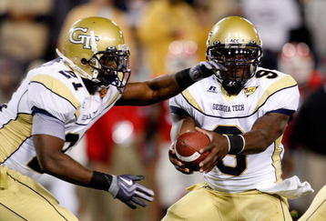 ATLANTA - NOVEMBER 28:  Jonathan Dwyer #21 and quarterback Josh Nesbitt #9 of the Georgia Tech Yellow Jackets against the Georgia Bulldogs at Bobby Dodd Stadium on November 28, 2009 in Atlanta, Georgia.  (Photo by Kevin C. Cox/Getty Images)