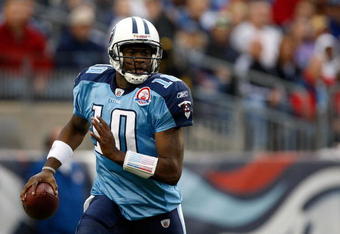 NASHVILLE, TN - NOVEMBER 29:  Vince Young #10 of the Tennessee Titans runs with the ball against the Arizona Cardinals during their game at LP Field on November 29, 2009 in Nashville, Tennessee.  (Photo by Streeter Lecka/Getty Images)