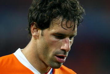 BASEL, SWITZERLAND - JUNE 21:  Ruud van Nistelrooy of Netherlands looks dejected after defeat in the UEFA EURO 2008 Quarter Final match between Netherlands and Russia at St. Jakob-Park on June 21, 2008 in Basel, Switzerland.  (Photo by Laurence Griffiths/Getty Images)
