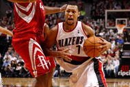 PORTLAND, OR - OCTOBER 27:  Brandon Roy #7 of the Portland Trail Blazers drives against Chuck Hayes #44 of the Houston Rockets during the season opener on October 27, 2009 at the Rose Garden in Portland, Oregon. NOTE TO USER: User expressly acknowledges and agrees that, by downloading and or using this Photograph, user is consenting to the terms and conditions of the Getty Images License Agreement.  (Photo by Jonathan Ferrey/Getty Images)