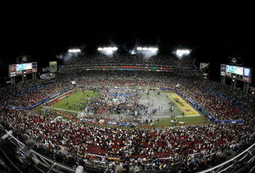 TAMPA, FL - FEBRUARY 01:  A general view of the field as the Pittsburgh Steelers celebrate after beating the Arizona Cardinals 27-23 during Super Bowl XLIII on February 1, 2009 at Raymond James Stadium in Tampa, Florida.  (Photo by Doug Benc/Getty Images)