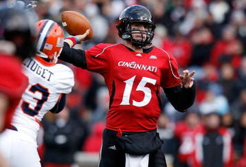 CINCINNATI - NOVEMBER 27:  Tony Pike #15 of the Cincinnati Bearcats throws a pass during the game against the Illinois Fighting Illini at Nippert Stadium on November 27, 2009 in Cincinnati, Ohio.  (Photo by Andy Lyons/Getty Images)