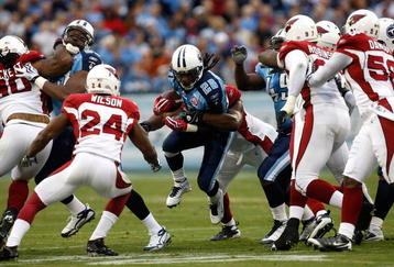 NASHVILLE, TN - NOVEMBER 29:  Chris Johnson #28 of the Tennessee Titans runs with the ball against the Arizona Cardinals during their game at LP Field on November 29, 2009 in Nashville, Tennessee.  (Photo by Streeter Lecka/Getty Images)