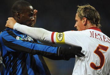 MILAN, ITALY - NOVEMBER 08:  Mario Balotelli of FC Internazionale reacts with Philippe Mexes of AS Roma during the Serie A match between FC Internazionale and AS Roma at Stadio Giuseppe Meazza on November 08, 2009 in Milan, Italy.  (Photo by Valerio Pennicino/Getty Images)