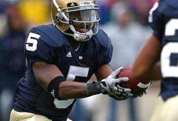 SOUTH BEND, IN - OCTOBER 03: Armando Allen #5 of the Notre Dame Fighting Irish prepares to hand-off in the 'wildcat' formation against the Washington Huskies on October 3, 2009 at Notre Dame Stadium in South Bend, Indiana. Notre Dame defeated Washington 37-30 in overtime. (Photo by Jonathan Daniel/Getty Images)