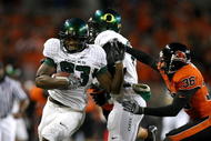 CORVALLIS, OR - NOVEMBER 29:  Ed Dickson #83 of the Oregon Ducks runs for a touchdown against Brandon Hughes #36 of the Oregon State Beavers at Reser Stadium on November 29, 2008 in Corvalis, Oregon.  (Photo by Jonathan Ferrey/Getty Images)