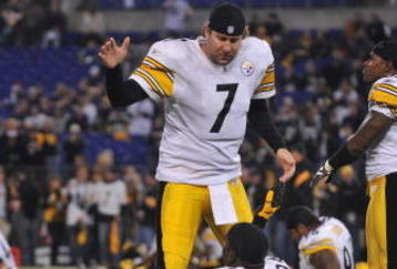 BALTIMORE - NOVEMBER 29:  Ben Roethlisberger #7 of the Pittsburgh Steelers talks with teammates before the game against the  Baltimore Ravens at M&T Bank Stadium on November 29, 2009 in Baltimore, Maryland. Roethlisberger did not play because of a concussion. The Ravens defeated the Steelers 20-17. (Photo by Larry French/Getty Images)