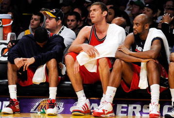 LOS ANGELES, CA - NOVEMBER 29:  Devin Harris (L) Brook Lopez (C) and Trenton Hassell of the New Jersey Nets reacts after a missed shot by a teammate in the closing minutes of the basketball game against the Los Angeles Lakers at Staples Center on November 29, 2009 in Los Angeles, California. The Nets tied for the worst start to an NBA season with their 17th straight loss. NOTE TO USER: User expressly acknowledges and agrees that, by downloading and/or using this Photograph, user is consenting to the terms and conditions of the Getty Images License Agreement.  (Photo by Kevork Djansezian/Getty Images)