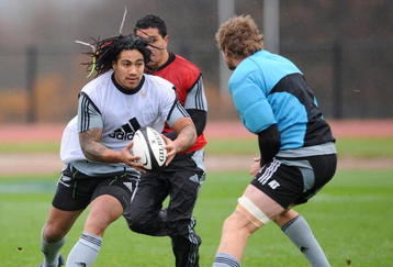LONDON, ENGLAND - DECEMBER 03:  Malili Muliaina (L) of New Zealand takes on Adam Thompson during an All Blacks training session at Harrow School on December 3, 2009 in London, England.  (Photo by Christopher Lee/Getty Images)