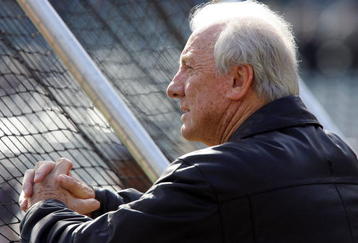 DETROIT - OCTOBER 14:  Hall of Famer and former Detroit Tiger great Al Kaline watchess batting practice prior to the start of Game Four of the American League Championship Series between the Detroit Tigers and the Oakland Athletics October 14, 2006 at Comerica Park in Detroit, Michigan.  (Photo by Jim McIsaac/Getty Images)