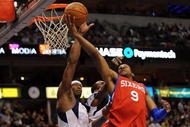 DALLAS - NOVEMBER 30: Guard Andre Iguodala #9 of the Philadelphia 76ers takes a shot against Erick Dampier #25 of the Dallas Mavericks on November 30, 2009 at American Airlines Center in Dallas, Texas. NOTE TO USER: User expressly acknowledges and agrees that, by downloading and/or using this Photograph, user is consenting to the terms and conditions of the Getty Images License Agreement. (Photo by Ronald Martinez/Getty Images)