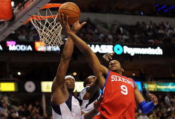 DALLAS - NOVEMBER 30:  Guard Andre Iguodala #9 of the Philadelphia 76ers takes a shot against Erick Dampier #25 of the Dallas Mavericks on November 30, 2009 at American Airlines Center in Dallas, Texas.  NOTE TO USER: User expressly acknowledges and agrees that, by downloading and/or using this Photograph, user is consenting to the terms and conditions of the Getty Images License Agreement.  (Photo by Ronald Martinez/Getty Images)