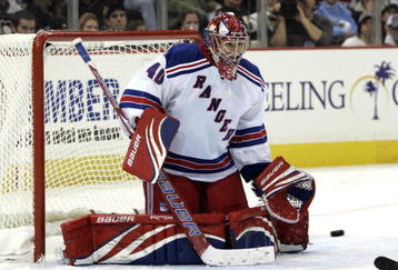 PITTSBURGH, PA - NOVEMBER 28:  Steve Valiquette #40 of the New York Rangers makes a save on the Pittsburgh Penguins in the third period at Mellon Arena on November 28, 2009 in Pittsburgh, Pennsylvania.  Penguins won 8-3.  (Photo by Justin K. Aller/Getty Images)