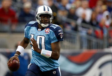 NASHVILLE, TN - NOVEMBER 29:  Vince Young #10 of the Tennessee Titans runs with the ball against the Arizona Cardinals during their game at LP Field on November 29, 2009 in Nashville, Tennessee.  (Photo by Streeter Lecka/Getty Images)