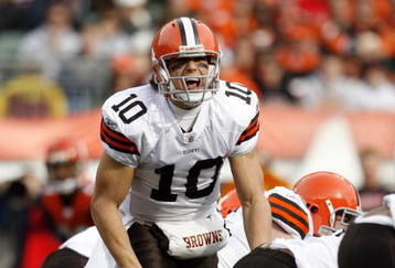 CINCINNATI - NOVEMBER 29:  Brady Quinn #10 of  the Cleveland Browns calls a play during the NFL game against the Cincinnati Bengals at Paul Brown Stadium on November 29, 2009 in Cincinnati, Ohio.  (Photo by Andy Lyons/Getty Images)