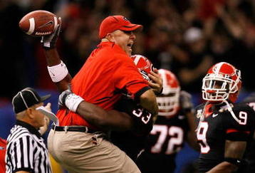 NEW ORLEANS - JANUARY 01:  Defensive coordinator Willie Martinez and Dannell Ellerbe #33 of the Georgia Bulldogs celebrate after Ellerbe intercepted the ball against the Hawai'i Warriors during the Allstate Sugar Bowl at the Louisiana Superdome on January 1, 2008 in New Orleans, Louisiana. Georgia won 41-10. (Photo by Kevin C. Cox/Getty Images)