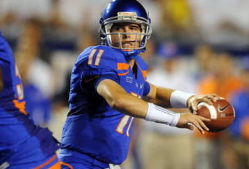 BOISE, ID - SEPTEMBER 3: Quarterback Kellen Moore #6 of the Boise State Broncos sets to throw a pass in the third quarter of the game against the Oregon Ducks at Bronco Stadium on September 3, 2009 in Boise, Idaho. Boise State won the game 19-8. (Photo by Steve Dykes/Getty Images)