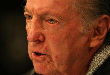 ALAMEDA, CA - SEPTEMBER 30:  Oakland Raiders owner Al Davis speaks during a press conference to announce the firing of head coach Lane Kiffin of the Oakland Raiders at thier training facility on Septemer 30, 2008 in Alameda, California.  (Photo by Jed Jacobsohn/Getty Images)