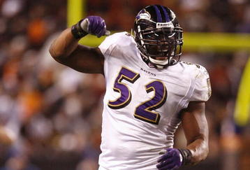 CLEVELAND - NOVEMBER 16: Ray Lewis #52 of the Baltimore Ravens celebrates a defensive stop in the third quarter against the Cleveland Browns at Cleveland Browns Stadium on November 16, 2009 in Cleveland, Ohio.  (Photo by Matt Sullivan/Getty Images)