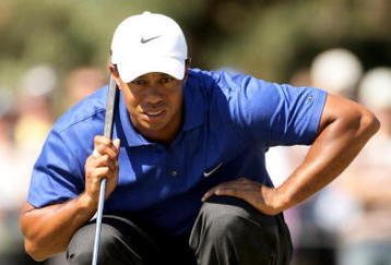 MELBOURNE, AUSTRALIA - NOVEMBER 13:  Tiger Woods of the USA prepares to putt on the 13th hole during round two of the 2009 Australian Masters at Kingston Heath Golf Club on November 13, 2009 in Melbourne, Australia.  (Photo by Robert Cianflone/Getty Images)