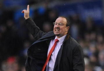 LIVERPOOL, ENGLAND - NOVEMBER 29:  Liverpool Manager Rafael Benitez shouts instructions as Everton Manager David Moyes looks on during the Barclays Premier League match between Everton and Liverpool at Goodison Park on November 29, 2009 in Liverpool, England.  (Photo by Laurence Griffiths/Getty Images)